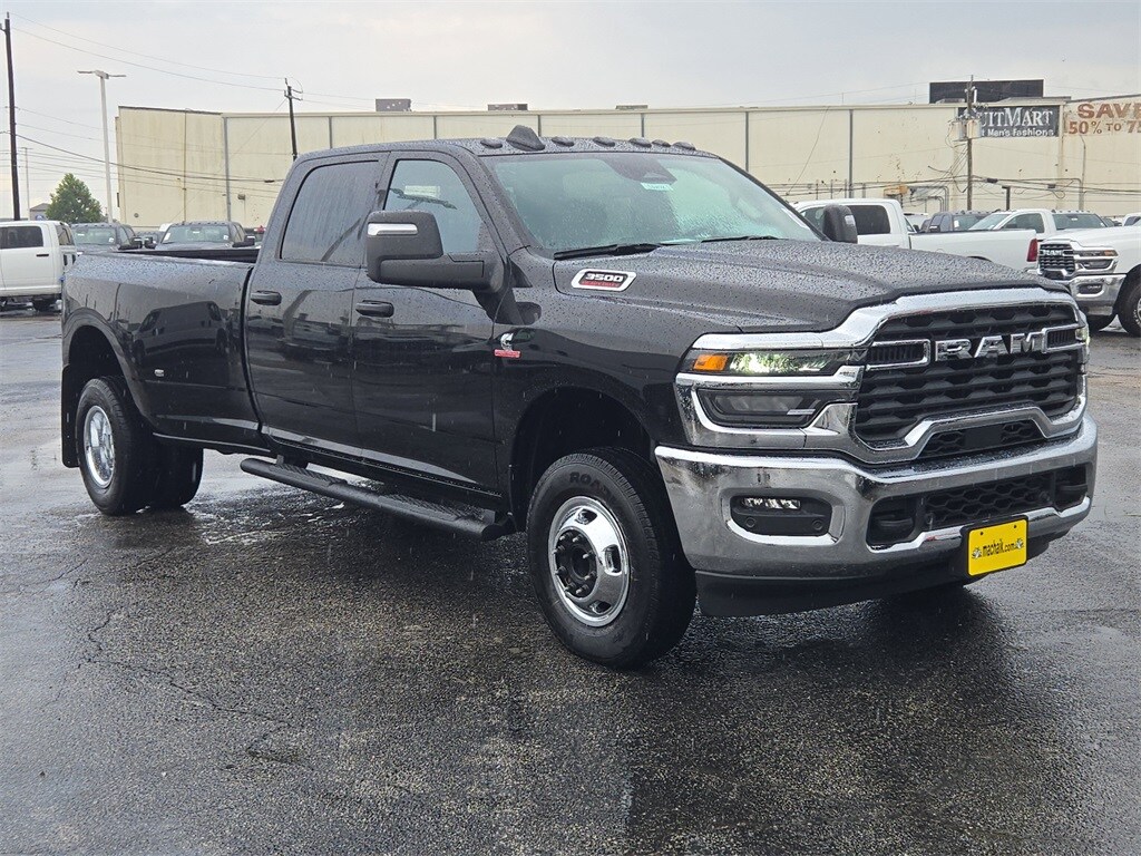 2026 Ram 3500 Tradesman photo 2