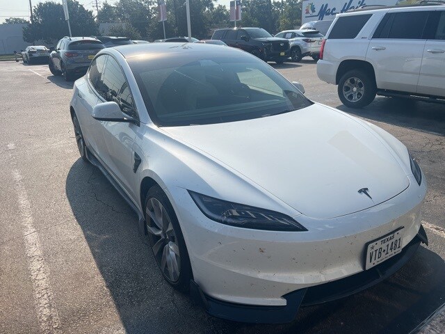 2024 Tesla Model 3 photo 4