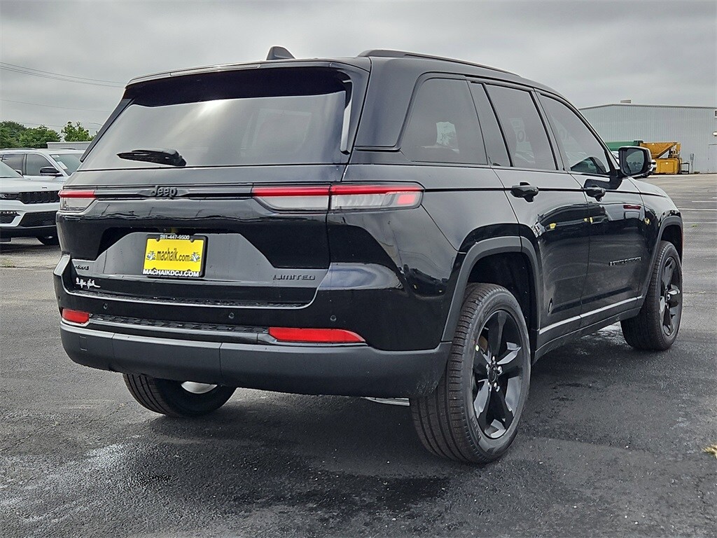2025 Jeep Grand Cherokee Limited photo 3
