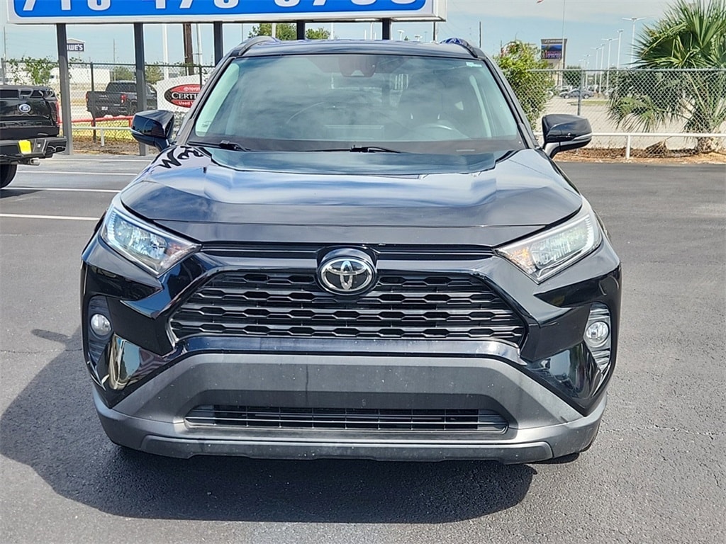 Used 2019 Toyota RAV4 XLE with VIN 2T3W1RFV3KC005563 for sale in Houston, TX