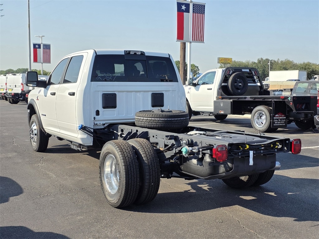 New 2025 Ram 3500 Chassis Cab 3500 BIG HORN CREW CAB CHASSIS 4X4 60' CA Pickup