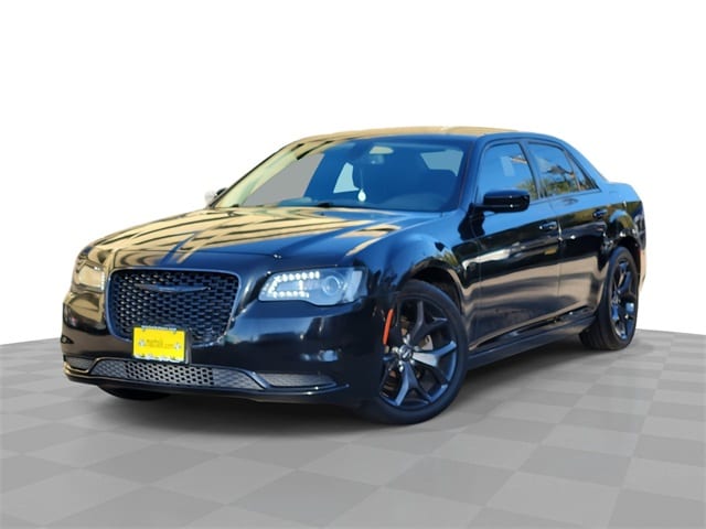 2020 Chrysler 300 Touring's photo