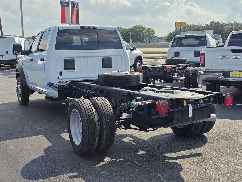 New 2025 Ram 5500 Chassis Cab 5500 BIG HORN CHASSIS CREW CAB 4X4 84' CA Pickup