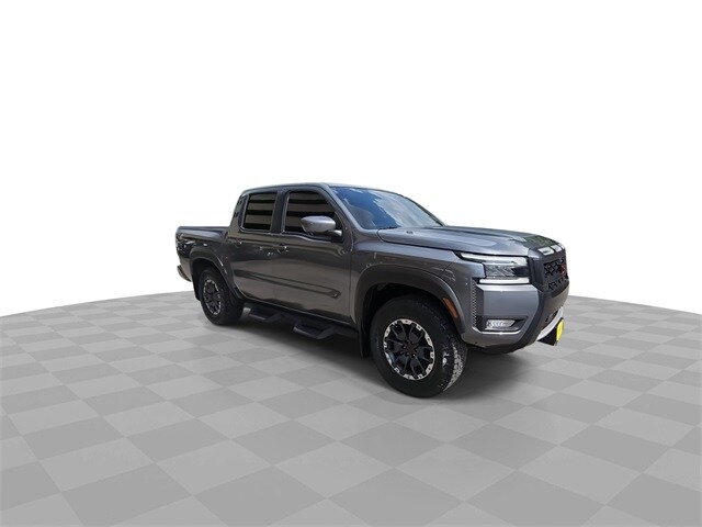 2025 Nissan Frontier PRO-4X photo 2