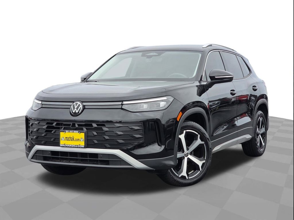 2025 Volkswagen Tiguan 2.0T SE's photo