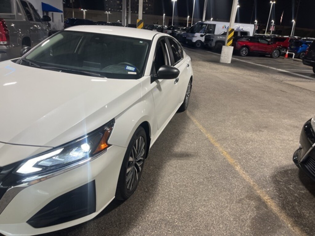 Used 2024 Nissan Altima 2.5 SV Sedan
