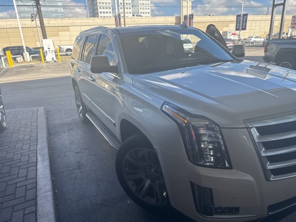 Used 2015 Cadillac Escalade Luxury SUV