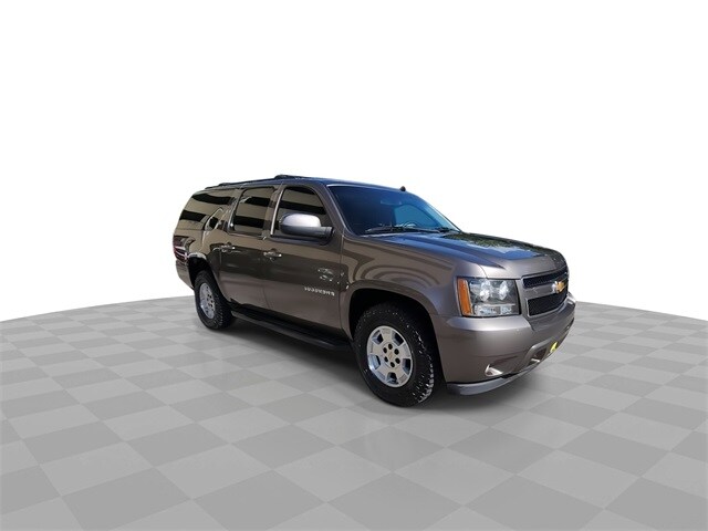 2012 Chevrolet Suburban 1500 LT photo 2