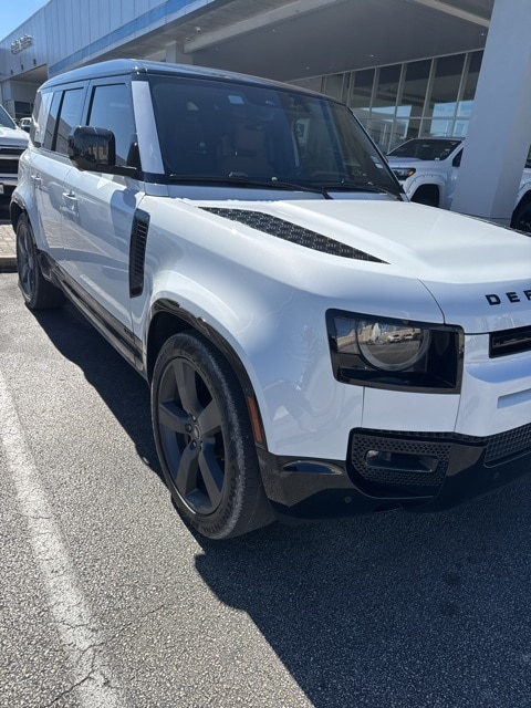 2023 Land Rover Defender V8's photo