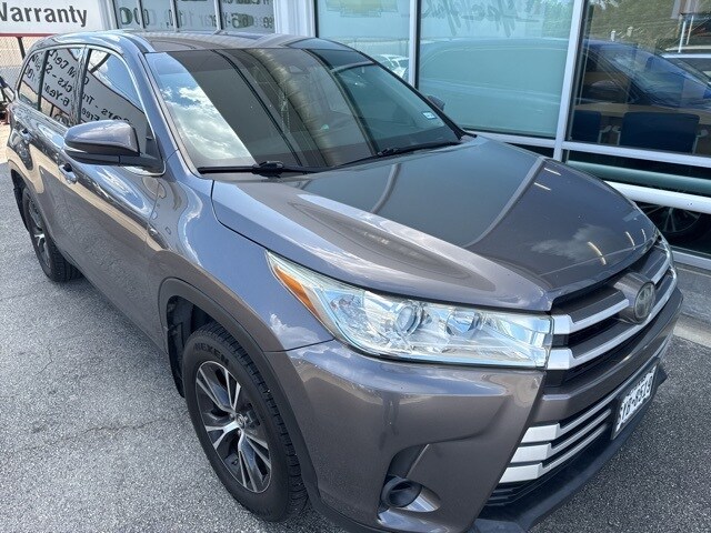 2019 Toyota Highlander LE photo 4
