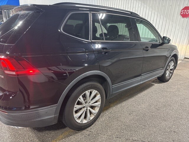 2018 Volkswagen Tiguan S photo 2