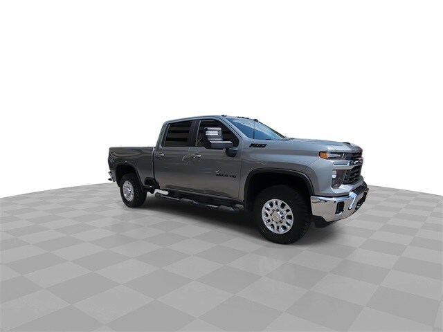 2024 Chevrolet Silverado 2500HD LT photo 2