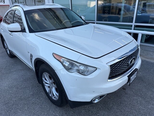 2017 Infiniti QX70 Base photo 2