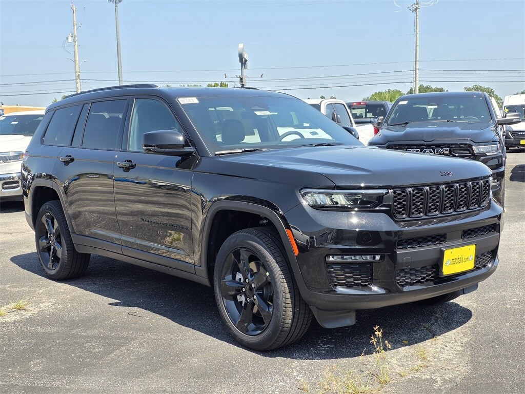 2025 Jeep Grand Cherokee Limited photo 2