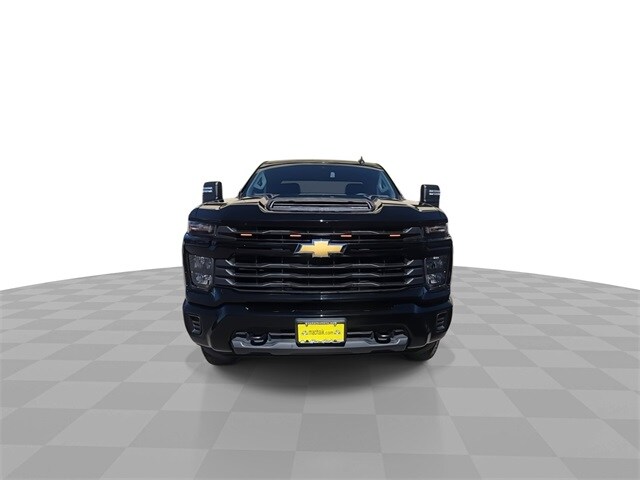 2024 Chevrolet Silverado 2500HD Custom photo 3