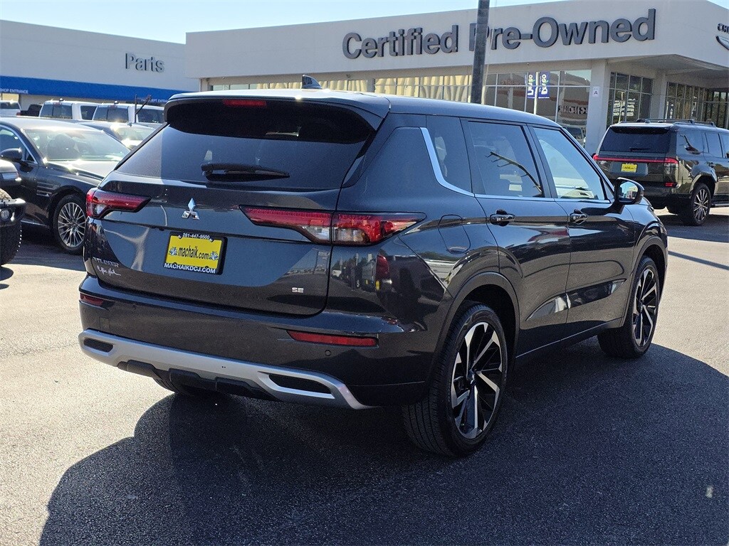 2024 Mitsubishi Outlander SE Black Edition photo 4