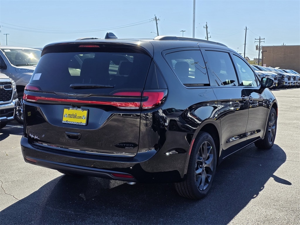 New 2026 Chrysler Pacifica LIMITED AWD Passenger Van