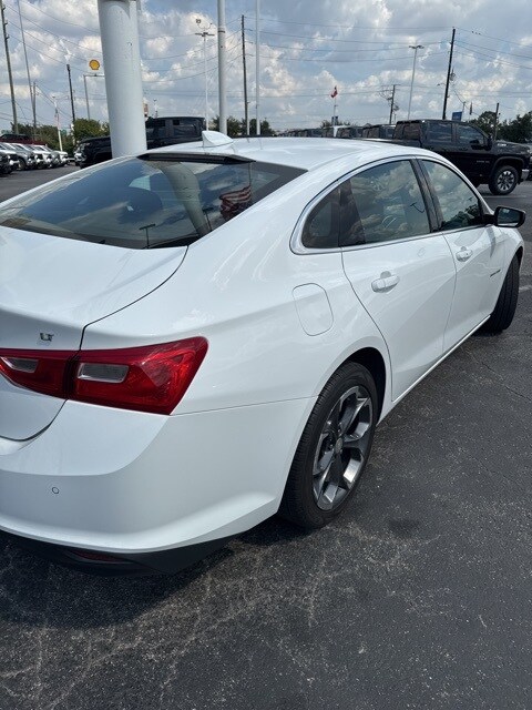 2023 Chevrolet Malibu 1LT photo 2
