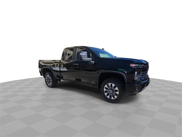 2024 Chevrolet Silverado 2500HD Custom photo 2