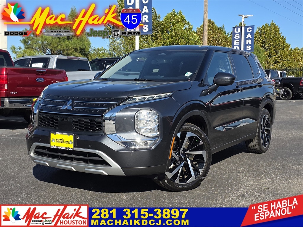 2024 Mitsubishi Outlander SE's photo