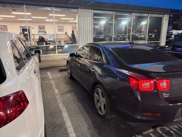 2015 Chevrolet Malibu LTZ photo 2