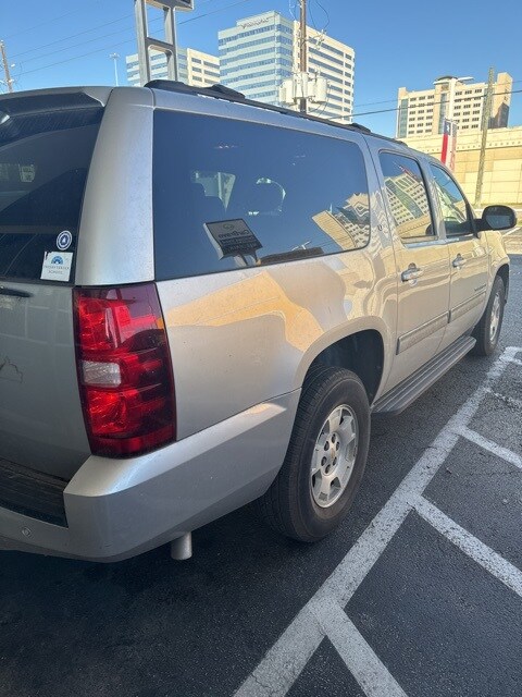2014 Chevrolet Suburban 1500 LT photo 2