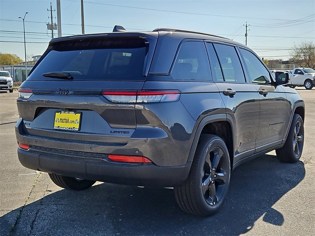 2025 Jeep Grand Cherokee Limited photo 3