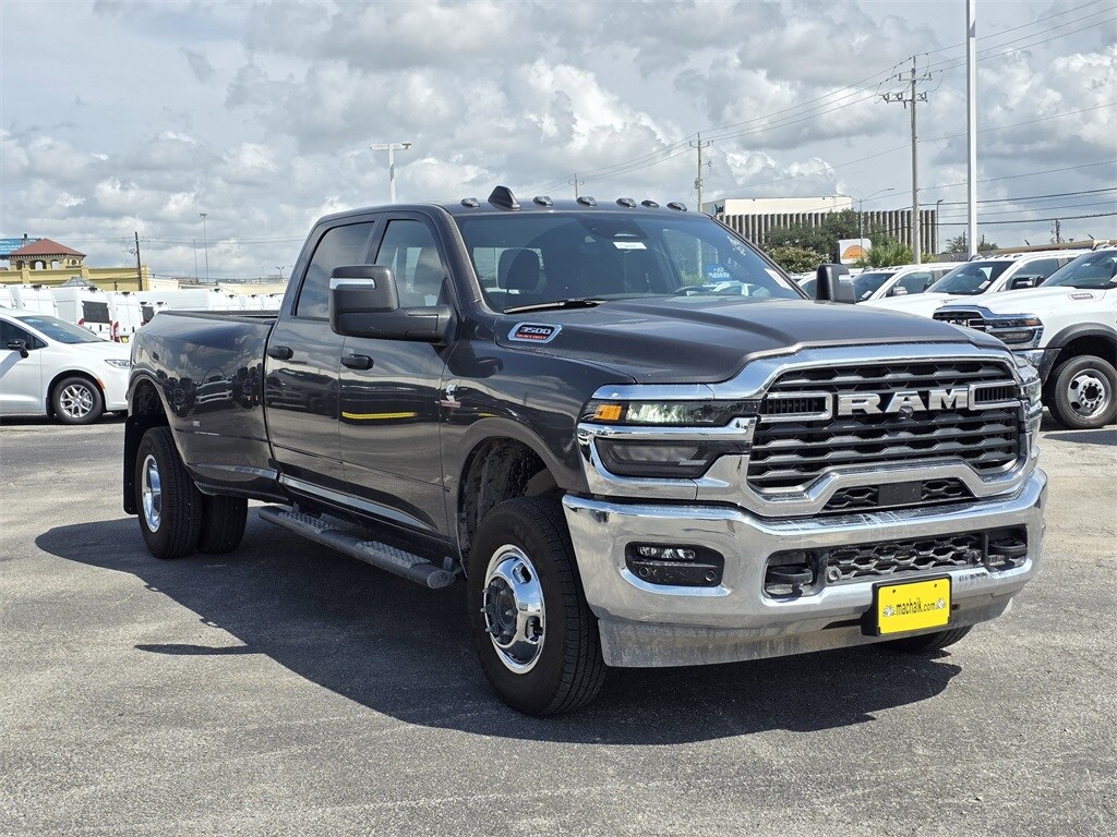 2026 Ram 3500 Tradesman photo 2