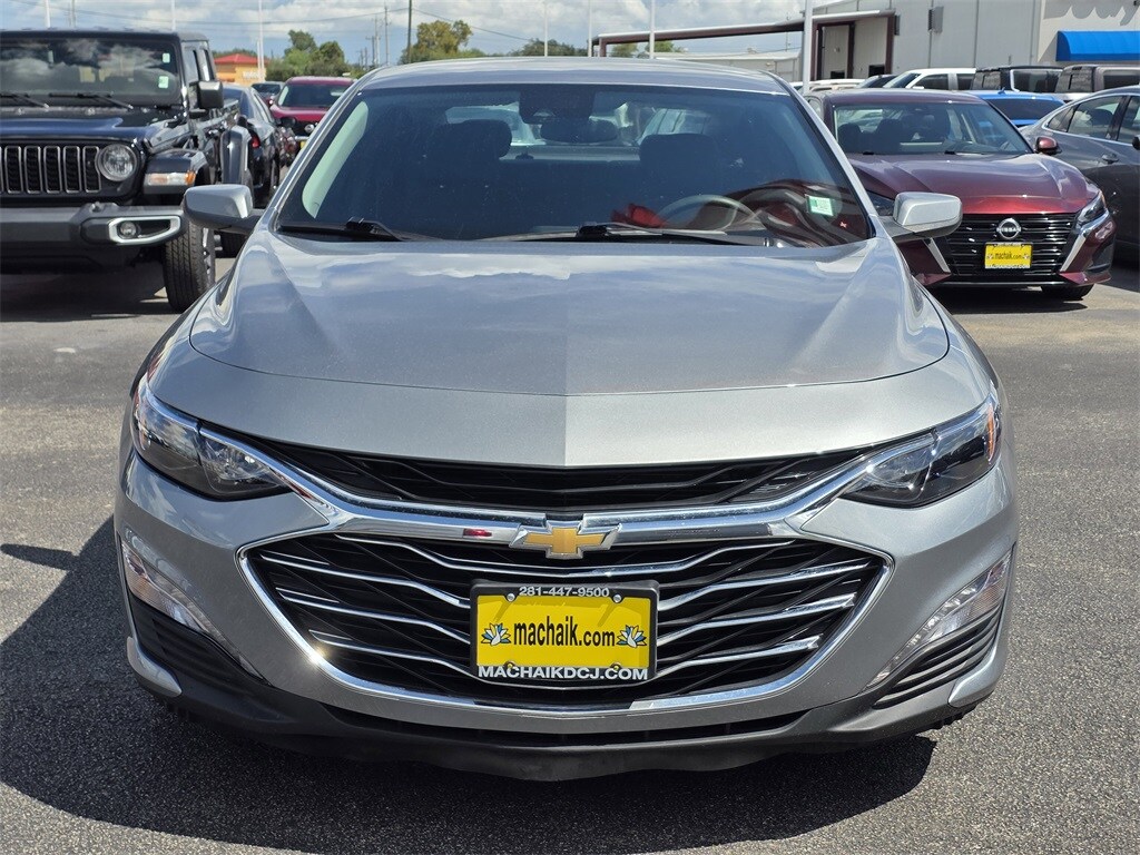 2023 Chevrolet Malibu 1LT photo 2
