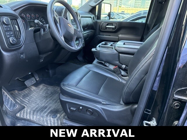 2025 Chevrolet Silverado 2500HD Custom photo 2