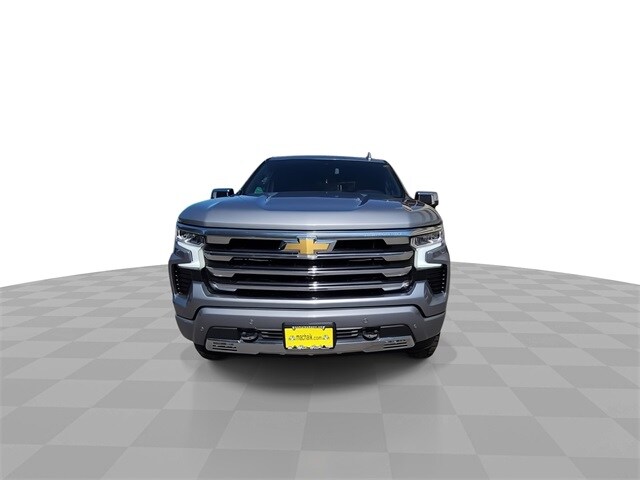 2023 Chevrolet Silverado 1500 High Country photo 3