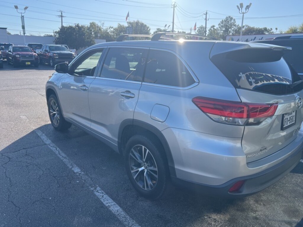 Used 2017 Toyota Highlander LE SUV