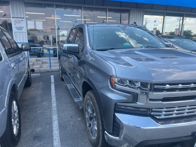 2021 Chevrolet Silverado 1500 LT photo 3