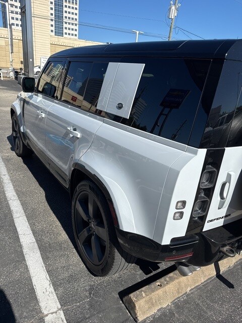 2023 Land Rover Defender 110 V8 photo 2