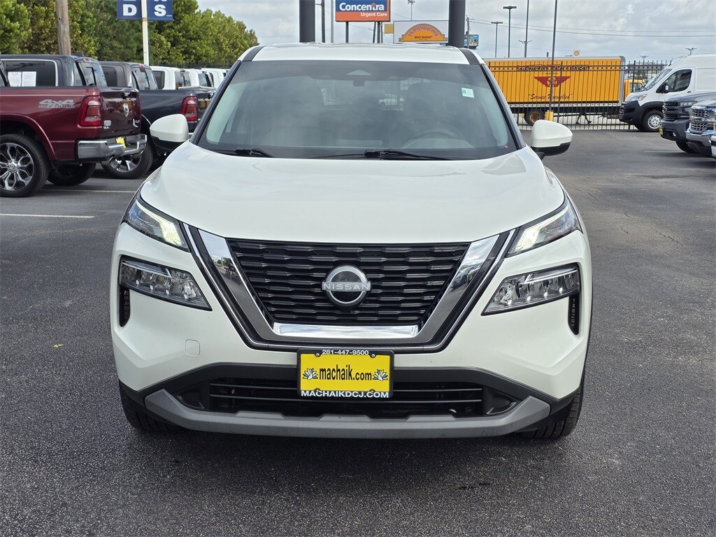 2022 Nissan Rogue SV photo 2