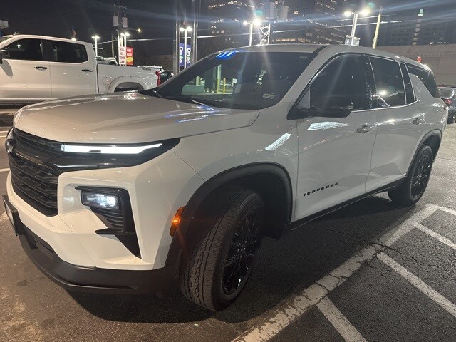 2024 Chevrolet Traverse LS photo 4