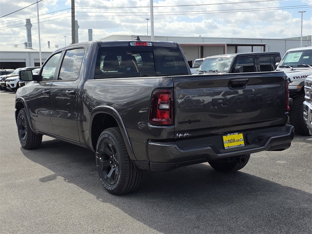 New 2025 Ram 1500 LONE STAR CREW CAB 4X2 5'7 BOX Pickup