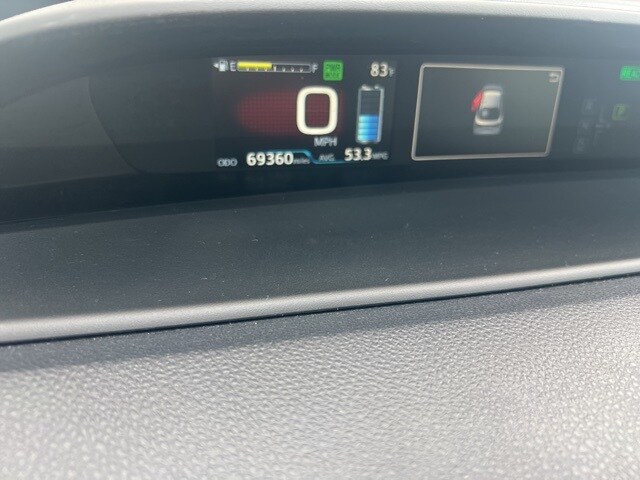 2022 Toyota Prius LE photo 4