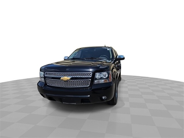 2013 Chevrolet Suburban 1500 LTZ photo 3