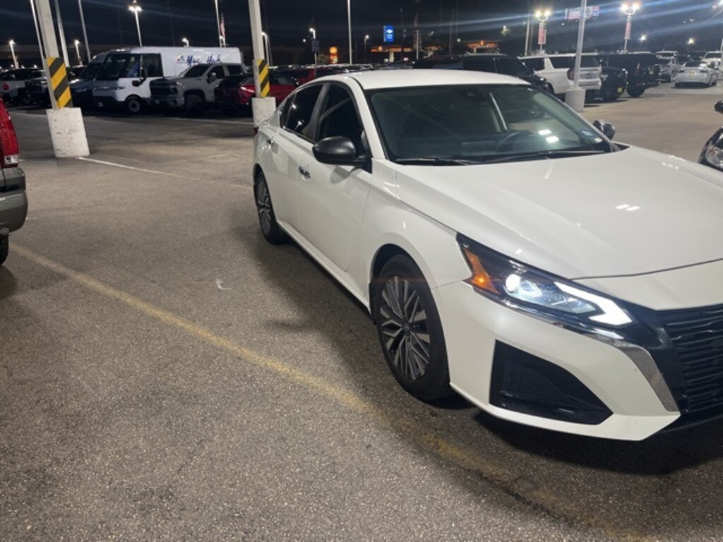 Used 2024 Nissan Altima 2.5 SV Sedan