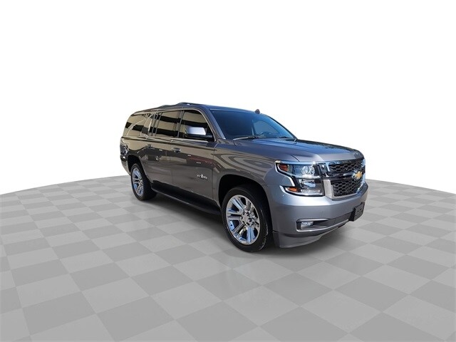 2020 Chevrolet Suburban LT photo 2