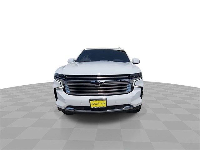 2022 Chevrolet Suburban High Country photo 3