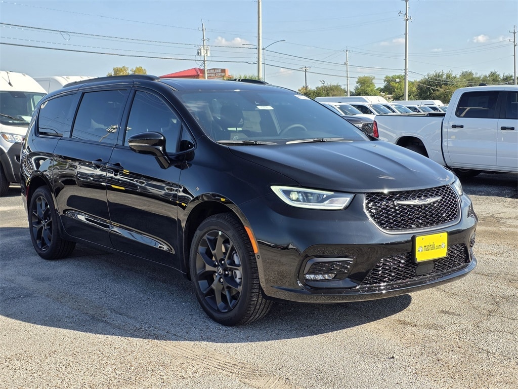 New 2026 Chrysler Pacifica LIMITED AWD Passenger Van