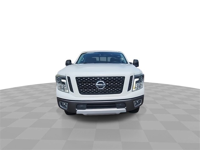 2017 Nissan Titan PRO-4X photo 3