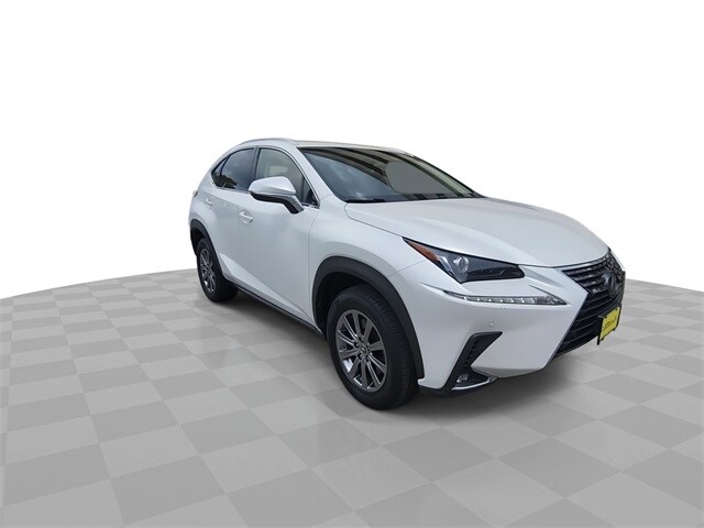 2018 Lexus NX 300 Luxury photo 2