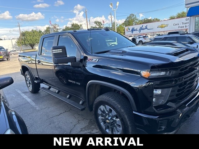 2025 Chevrolet Silverado 2500HD Custom photo 4