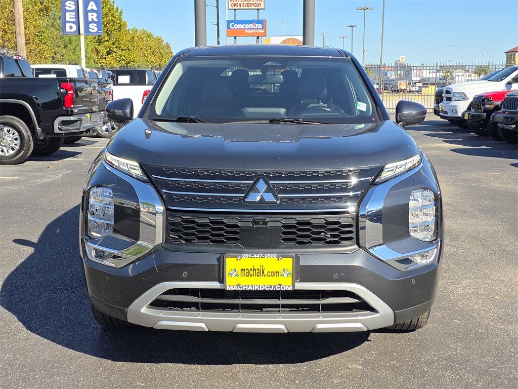 2024 Mitsubishi Outlander SE Black Edition photo 2