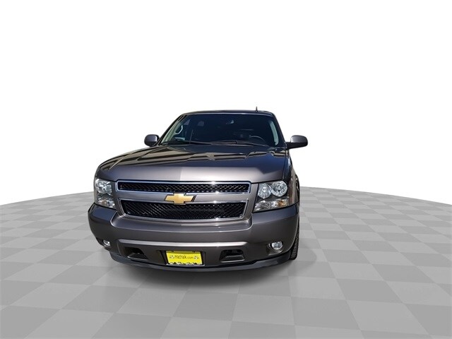 2012 Chevrolet Suburban 1500 LT photo 3