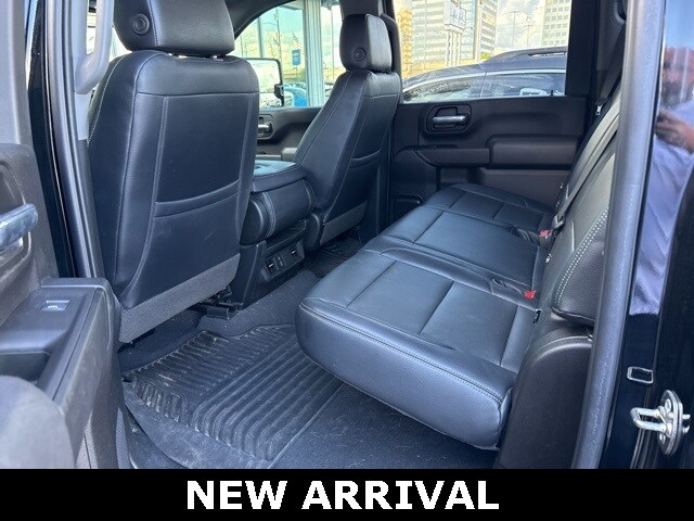 2025 Chevrolet Silverado 2500HD Custom photo 3