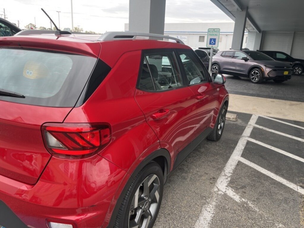 Used 2023 Hyundai Venue SEL SUV